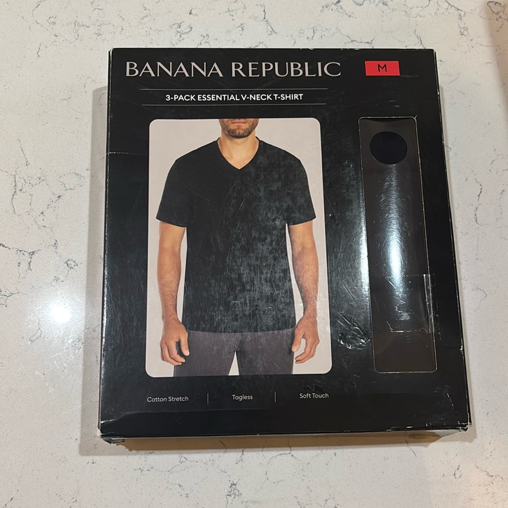 Banana Republic 3- pack essential v neck T shirt